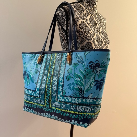 Lilly Pulitzer tote - Picture 2 of 4